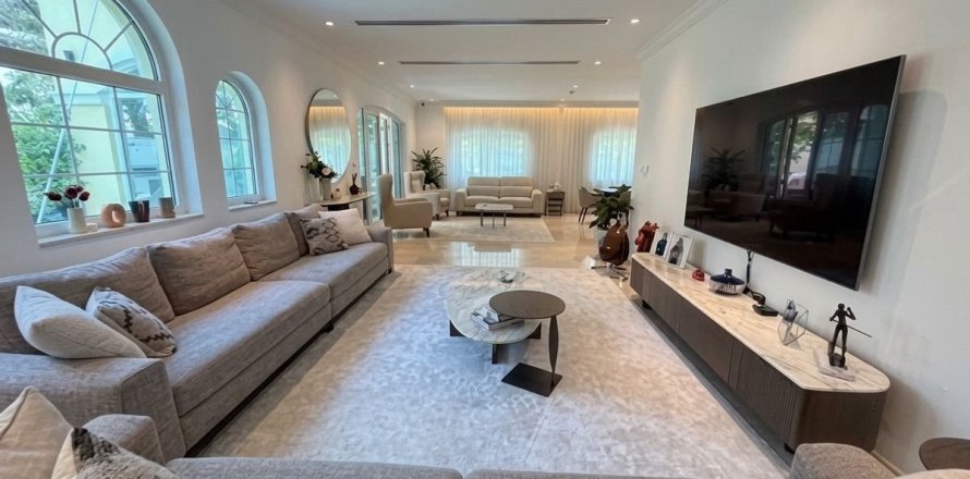 Villa in Jumeirah Park, Dubai 3 bedrooms, 503.7 sq.m. № 123105