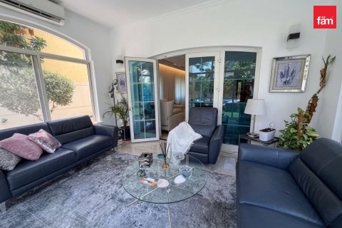 Villa in Jumeirah Park, Dubai 3 bedrooms, 503.7 sq.m. № 123105 - photo 26