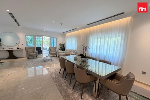 Villa in Jumeirah Park, Dubai 3 bedrooms, 503.7 sq.m. № 123105 - photo 2