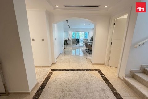 Villa in Jumeirah Park, Dubai 3 bedrooms, 503.7 sq.m. № 123105 - photo 23