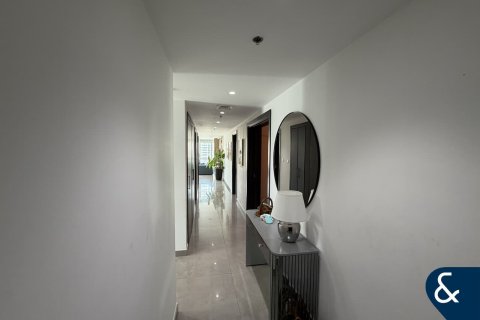 Apartment in AL MAJARA TOWERS in Dubai Marina, Dubai 3 bedrooms, 191 sq.m. № 99189 - photo 9