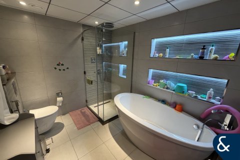 Apartment in AL MAJARA TOWERS in Dubai Marina, Dubai 3 bedrooms, 191 sq.m. № 99189 - photo 10