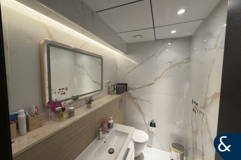 Apartment in AL MAJARA TOWERS in Dubai Marina, Dubai 3 bedrooms, 191 sq.m. № 99189 - photo 13