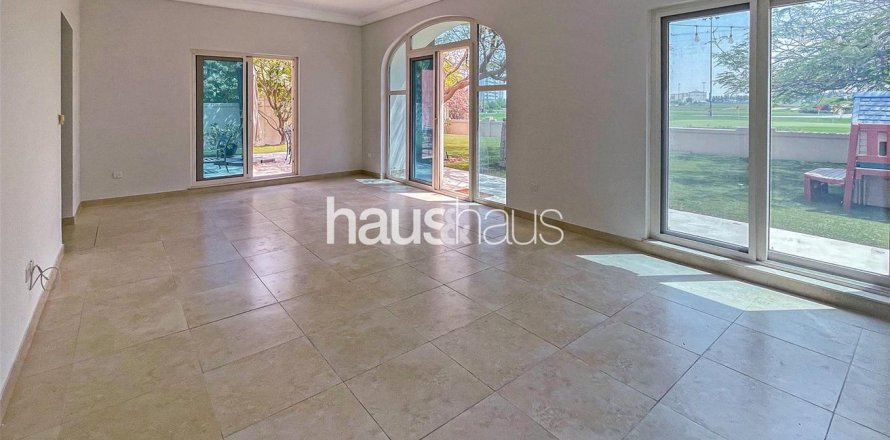 Villa à Dubai Sports City, Dubai, 4 chambres, 665 m², № 44958