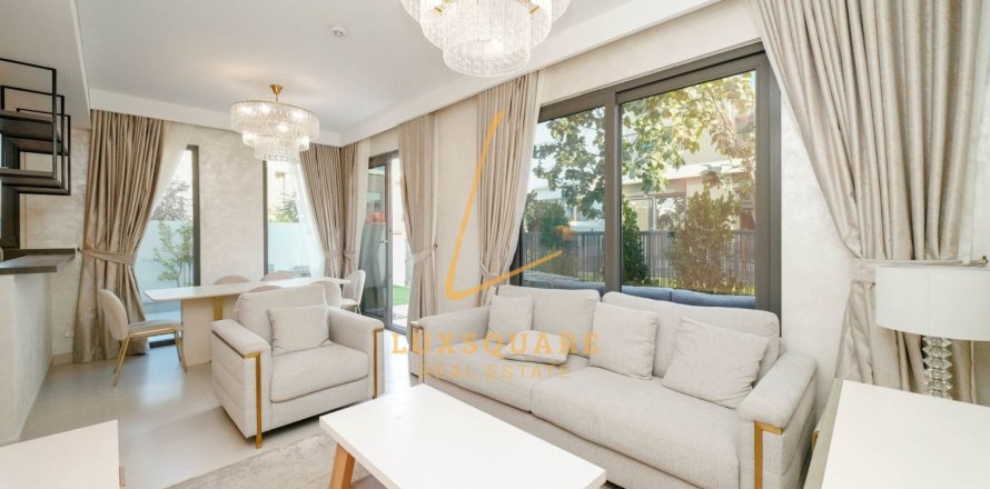 Villa en Tilal Al Ghaf, Dubai, 4 dormitorios, 224 m², № 98021