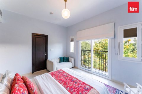 Купить виллу в Дубае: 3 спальни, 186.3м², № 71590 - фото 2