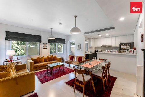 Купить виллу в Дубае: 3 спальни, 186.3м², № 71590 - фото 1