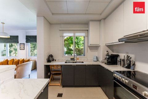 Купить виллу в Дубае: 3 спальни, 186.3м², № 71590 - фото 7