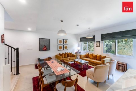 Купить виллу в Дубае: 3 спальни, 186.3м², № 71590 - фото 9