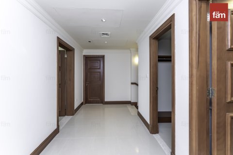 Снять в аренду таунхаус в Пальме Джумейре, Дубай: 3 спальни, 347.9м², № 71581 - фото 9