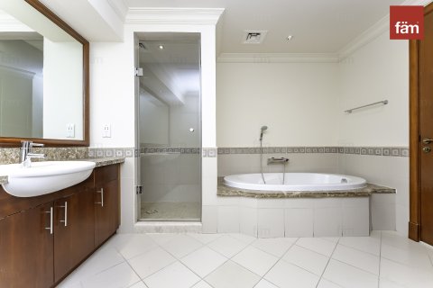 Снять в аренду таунхаус в Пальме Джумейре, Дубай: 3 спальни, 347.9м², № 71581 - фото 13