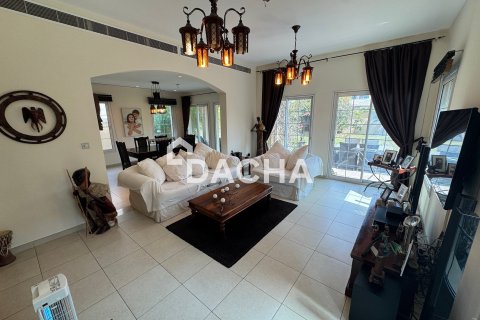 Villa in Jumeirah Village Triangle, Dubai 2 bedrooms, 250 sq.m. № 124436 - photo 4
