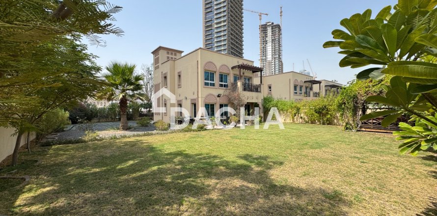 Villa in Jumeirah Village Triangle, Dubai 2 bedrooms, 250 sq.m. № 124436
