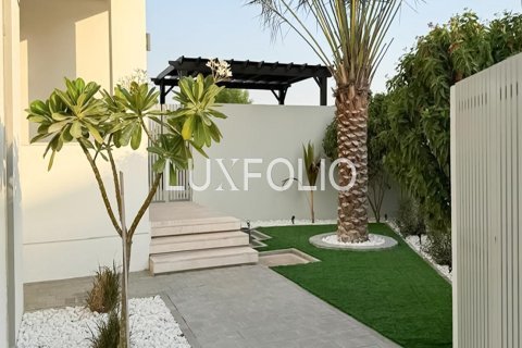 Villa in Dubai Hills Estate, Dubai 3 bedrooms, 296 sq.m. № 46281 - photo 3