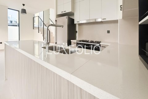 Villa in Dubai Hills Estate, Dubai 3 bedrooms, 296 sq.m. № 46281 - photo 5