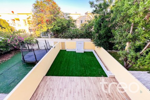 Купить виллу в The Springs, Дубай: 2 спальни, 153.01м², № 120179 - фото 8