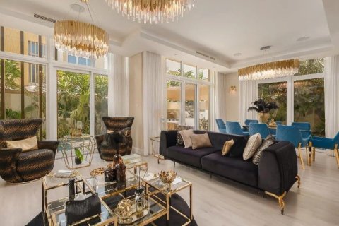 Villa en Dubai, 6 dormitorios, 354.66 m², № 118970 - foto 2