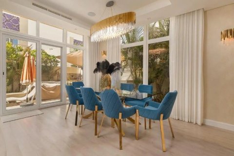 Villa en Dubai, 6 dormitorios, 354.66 m², № 118970 - foto 5