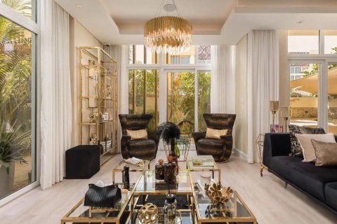 Villa en Dubai, 6 dormitorios, 354.66 m², № 118970 - foto 3