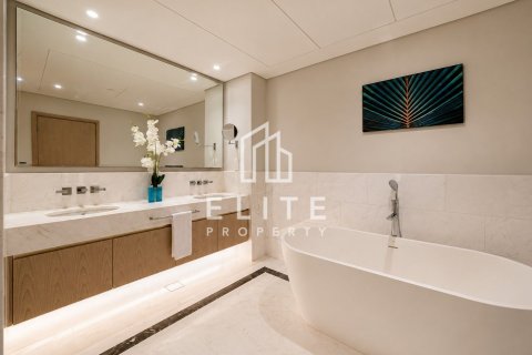 Apartamento en The Palm Tower, Palm Jumeirah, Dubai, 1 dormitorio, 103 m², № 124845 - foto 18