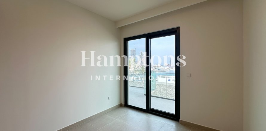 Appartement à Mina Rashid, Dubai, 3 chambres, 161.72 m², № 105673