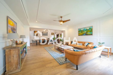 Villa in Meadows, Dubai 4 bedrooms, 372 sq.m. № 104762 - photo 8