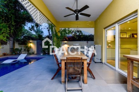 Villa in Meadows, Dubai 4 bedrooms, 372 sq.m. № 104762 - photo 2