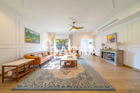 Villa in Meadows, Dubai 4 bedrooms, 372 sq.m. № 104762 - photo 10