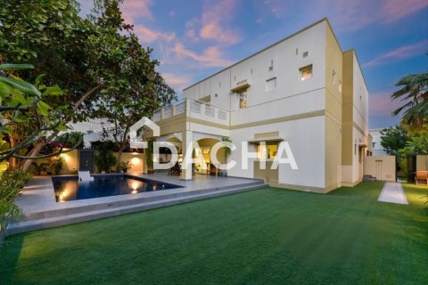 Villa in Meadows, Dubai 4 bedrooms, 372 sq.m. № 104762 - photo 11