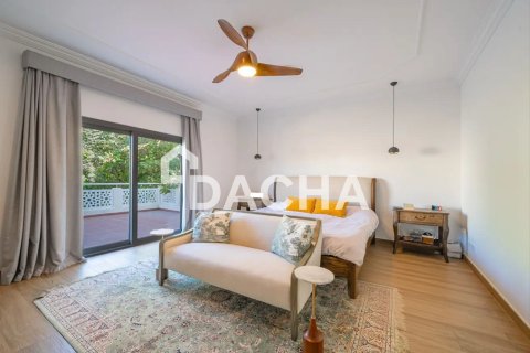 Villa in Meadows, Dubai 4 bedrooms, 372 sq.m. № 104762 - photo 6