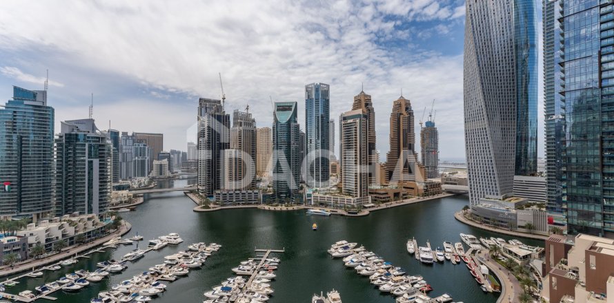 Apartment in Emaar 6 Towers, Dubai Marina, Dubai 3 bedrooms, 402 sq.m. № 104758