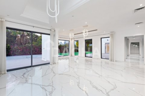 Villa in Jumeirah Islands, Dubai 5 bedrooms, 1303 sq.m. № 104759 - photo 22