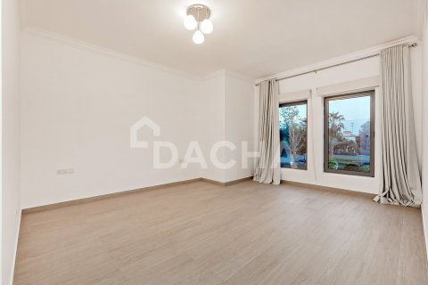 Villa in Jumeirah Islands, Dubai 5 bedrooms, 1303 sq.m. № 104759 - photo 9