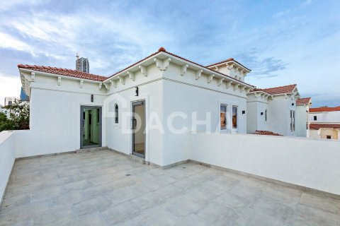 Villa in Jumeirah Islands, Dubai 5 bedrooms, 1303 sq.m. № 104759 - photo 6