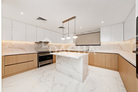 Villa in Jumeirah Islands, Dubai 5 bedrooms, 1303 sq.m. № 104759 - photo 20