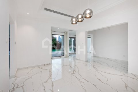 Villa in Jumeirah Islands, Dubai 5 bedrooms, 1303 sq.m. № 104759 - photo 19