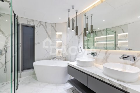 Villa in Jumeirah Islands, Dubai 5 bedrooms, 1303 sq.m. № 104759 - photo 3