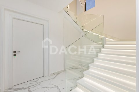 Villa in Jumeirah Islands, Dubai 5 bedrooms, 1303 sq.m. № 104759 - photo 15