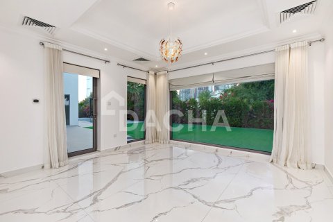 Villa in Jumeirah Islands, Dubai 5 bedrooms, 1303 sq.m. № 104759 - photo 14