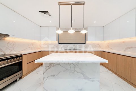 Villa in Jumeirah Islands, Dubai 5 bedrooms, 1303 sq.m. № 104759 - photo 21