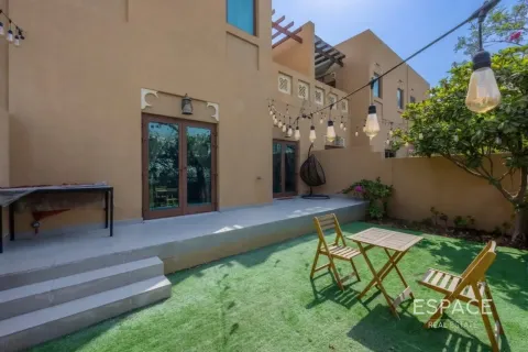 Adosado en Al Furjan, Dubai, 3 dormitorios, 262 m², № 122547