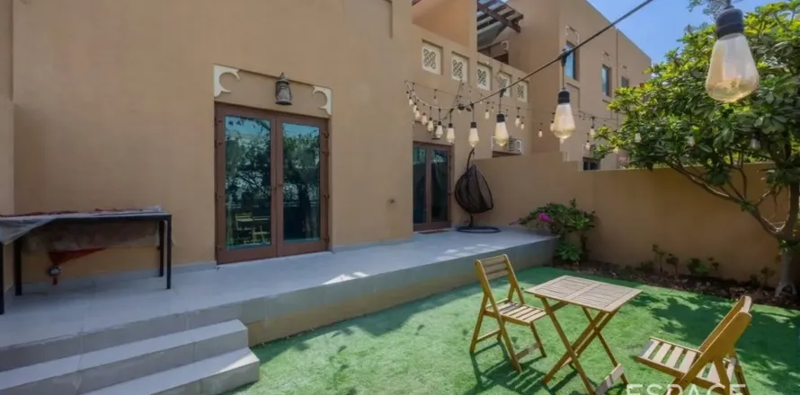 Adosado en Al Furjan, Dubai, 3 dormitorios, 262 m², № 122547