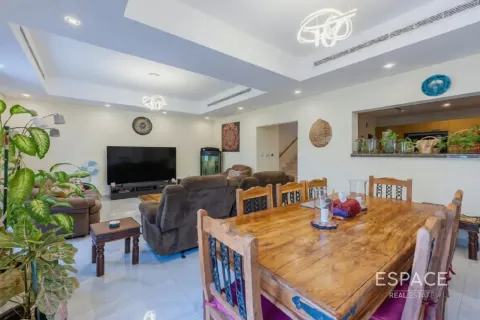 Adosado en Al Furjan, Dubai, 3 dormitorios, 262 m², № 122547 - foto 2