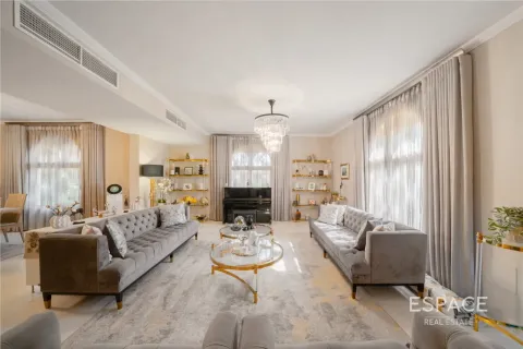 Villa à Dubai Land, Dubai, 4 chambres, 496 m², № 122550 - photo 2