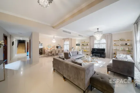 Villa à Dubai Land, Dubai, 4 chambres, 496 m², № 122550