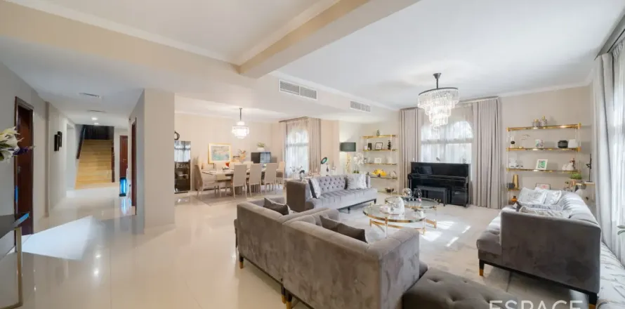Villa à Dubai Land, Dubai, 4 chambres, 496 m², № 122550