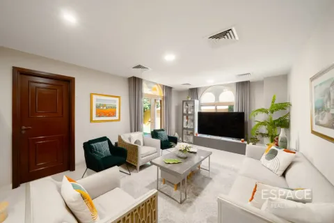 Villa à Dubai Land, Dubai, 4 chambres, 496 m², № 122550 - photo 3