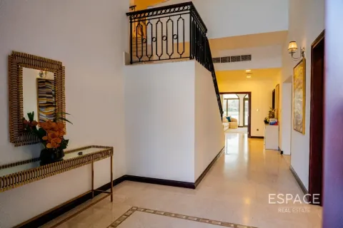 Villa à Palm Jumeirah, Dubai, 5 chambres, 530 m², № 122544 - photo 3