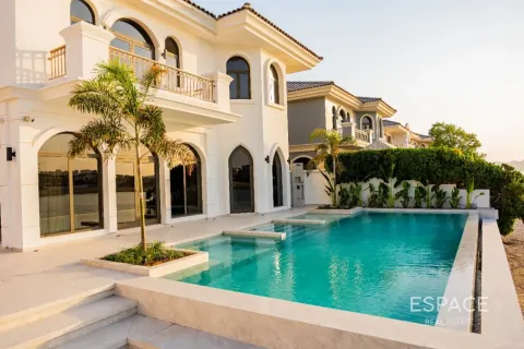 Villa à Palm Jumeirah, Dubai, 5 chambres, 530 m², № 122544