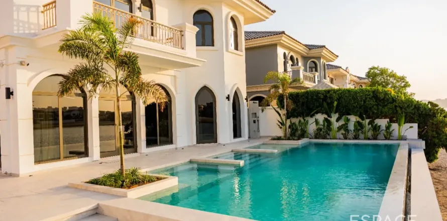 Villa à Palm Jumeirah, Dubai, 5 chambres, 530 m², № 122544